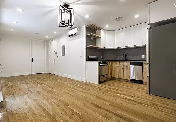 5th image of 773 Lexington Ave #1W