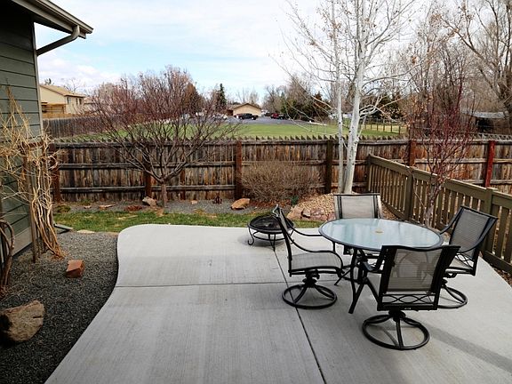 Backs to private open space
