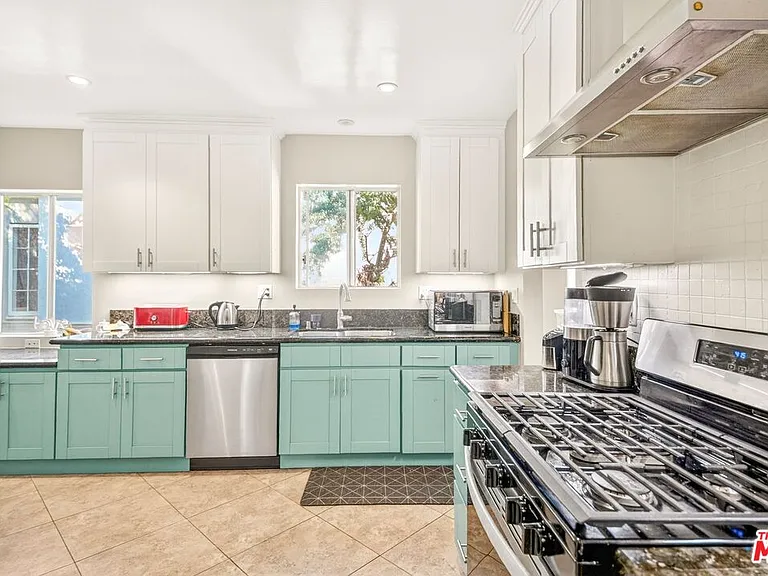 9928 Robbins Dr — Photo 18
