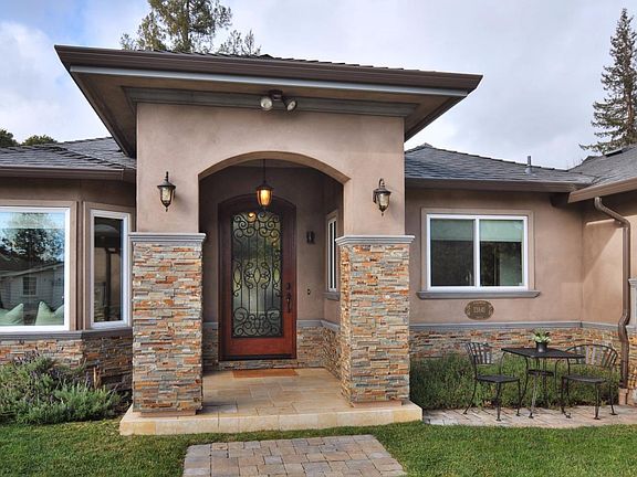 3rd image of 13841 Ravenwood Dr