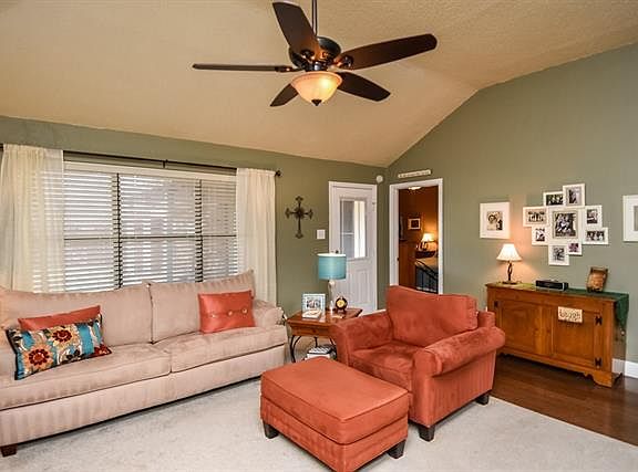 4th image of 572 Grace Ln