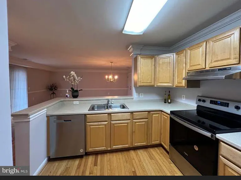 501 Garrison Woods Dr #302 — Photo 3