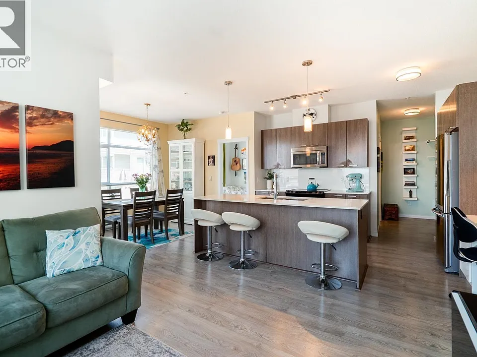 617 Smith Ave #215