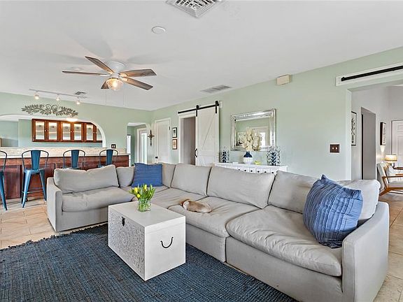 5th image of 804 Harbor Dr S