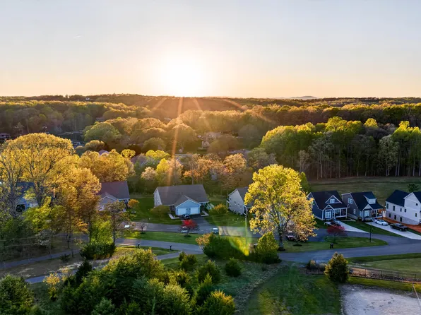 209 Retreat Ln, Huddleston, VA 24104