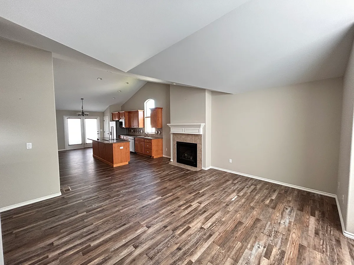 Building Photo - 1022 S 88th Ave