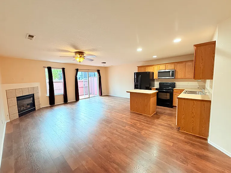 6018 NE 33rd Cir — Photo 10