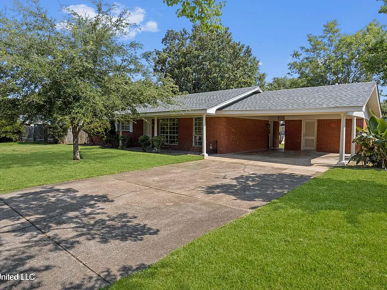 2508 Shady Ln — Photo 2