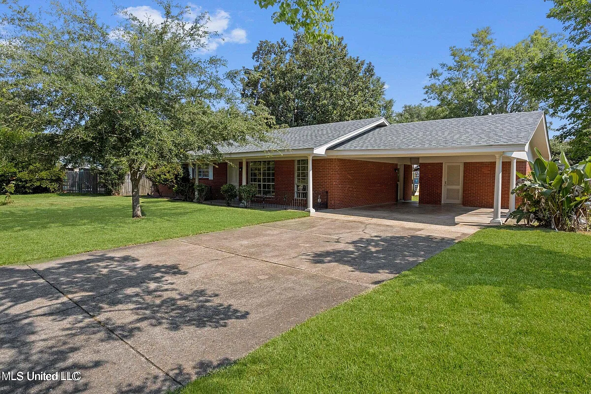 Building Photo - 2508 Shady Ln
