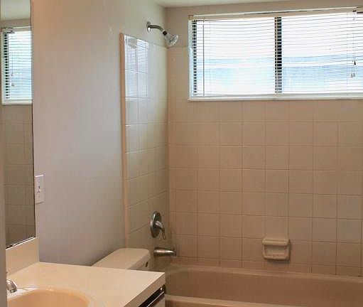 3rd image of 2246 Ironstone Dr W