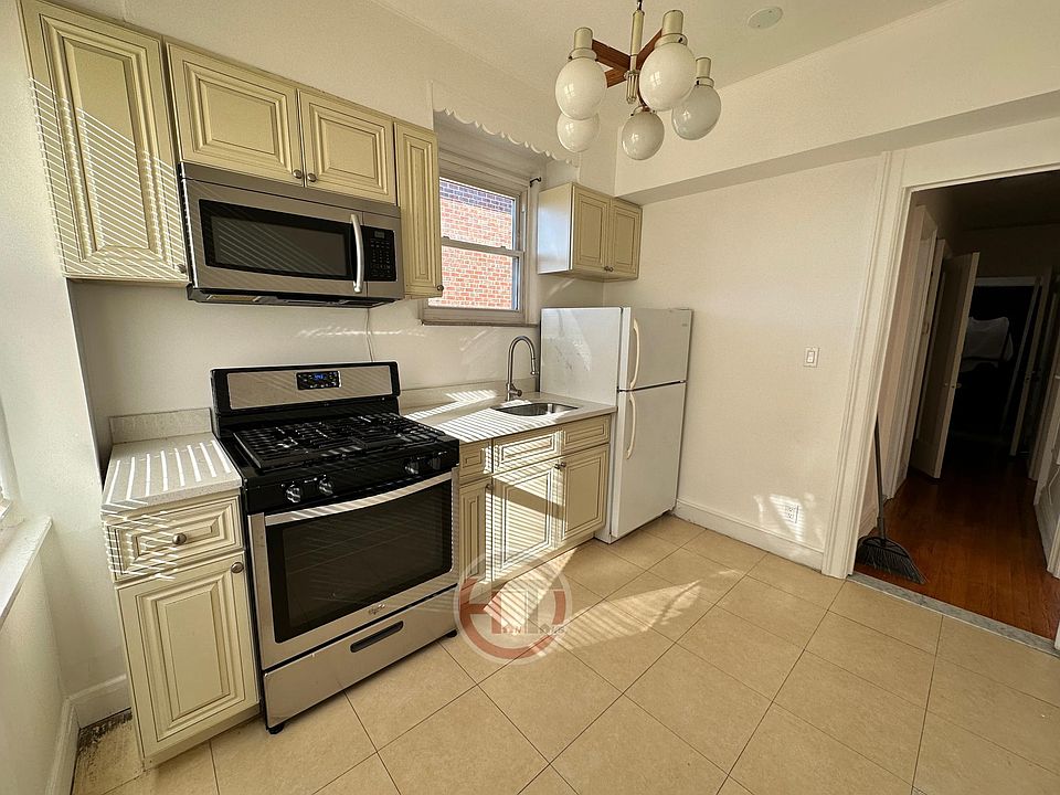 1st image of 2440 Laconia Ave APT 2F