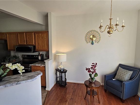 4th image of 2845 Queensland Dr