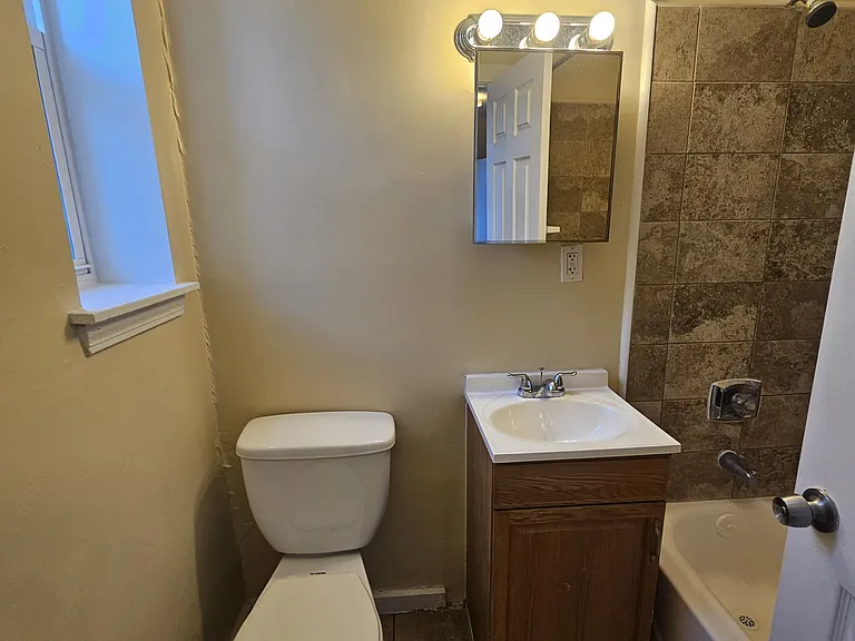 68 Sylvan Ave #6B — Photo 3