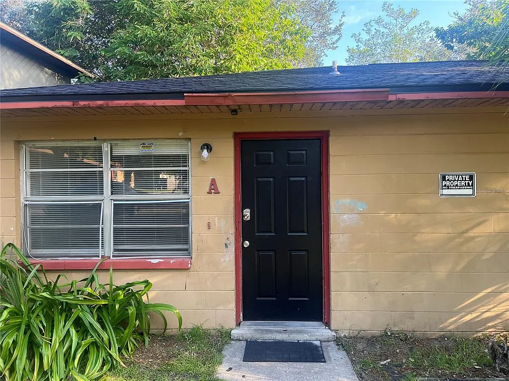 2 bed, 1.5 bath, 900 sqft, $1,300 — Photo 1