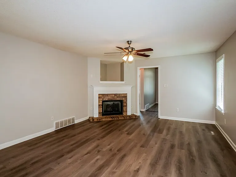 1341 Broadstone Ln — Photo 5