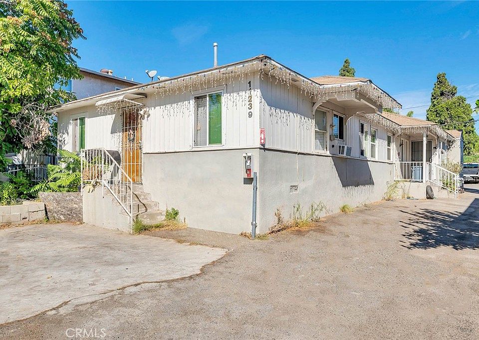 1st image of 11239 Emelita St