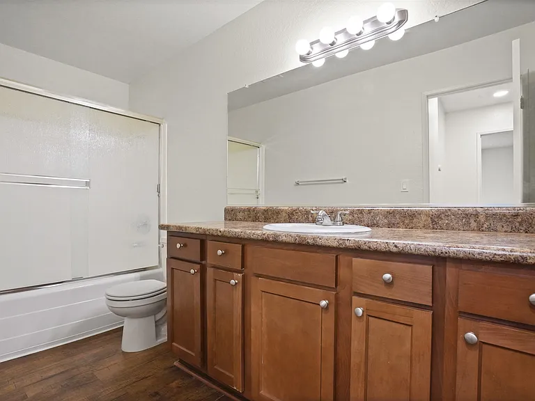 Stonehedge Apartments — Photo 47