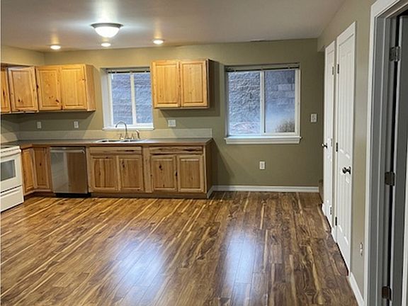 5th image of 718-716 S Hillcrest Dr #718