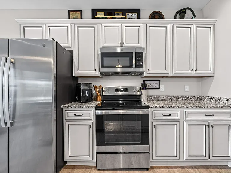 1819 Lexington Ave — Photo 9