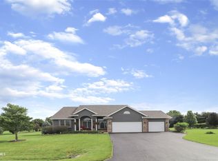 10088 E Shagbark Ln, Rochelle, IL 61068