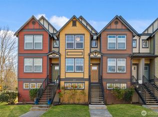 2653 SW Sylvan Heights Dr, Seattle, WA 98106