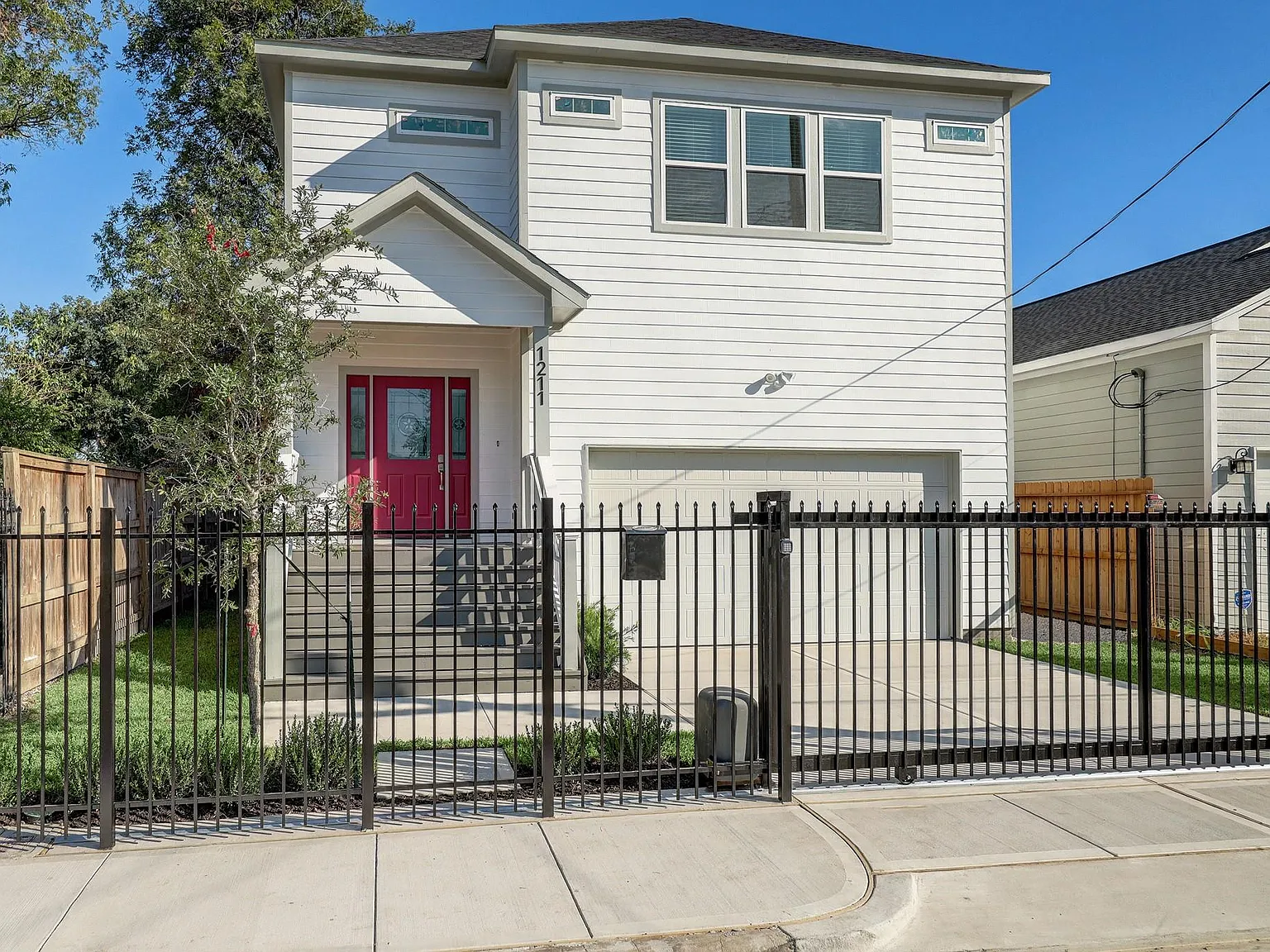 3 bed, 2.5 bath, 1973 sqft, $2,600 — Photo 2