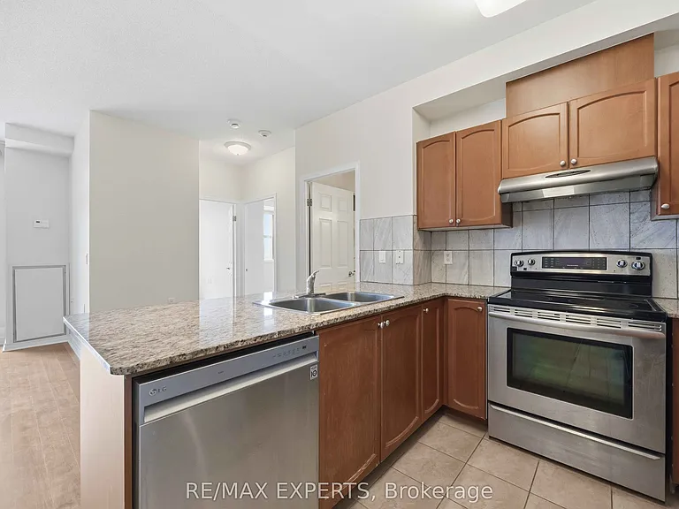 15450 Yonge St S #207 — Photo 10
