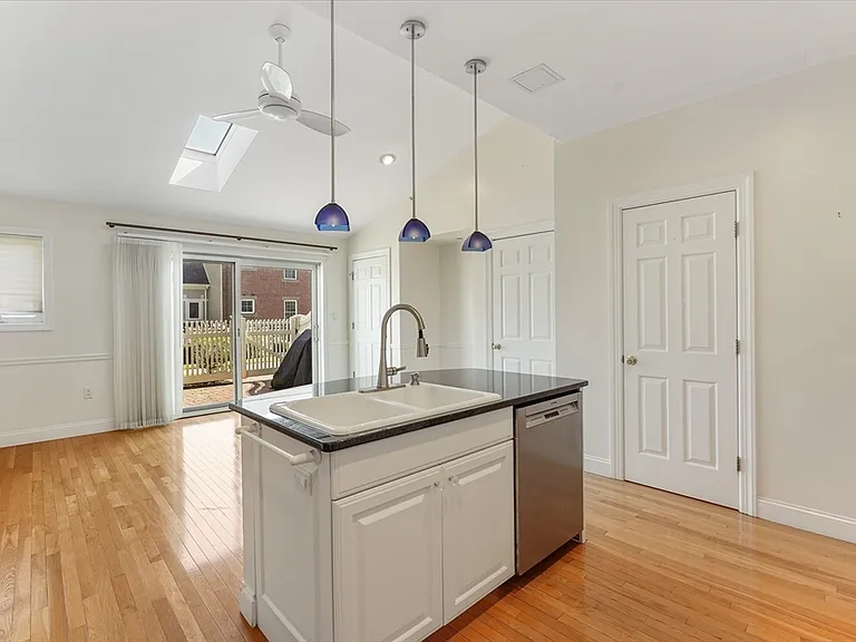 55 Chelsea St #55 — Photo 6