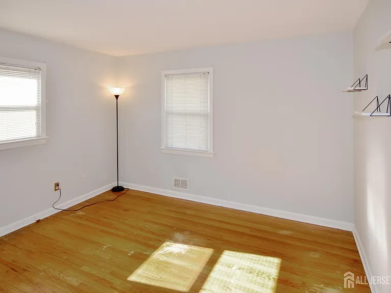 55 Bridge St — Photo 12