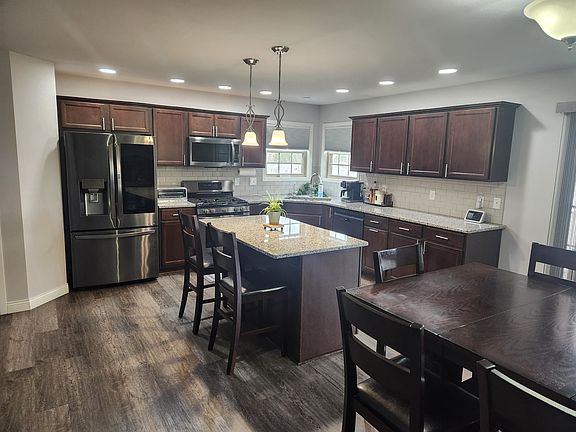 3rd image of 702 19th St SE