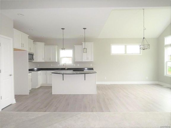 5th image of 404 Havenwood Ln