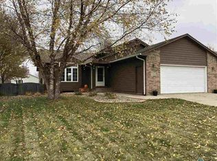7204 W Rosemont Ln, Sioux Falls, SD 57106