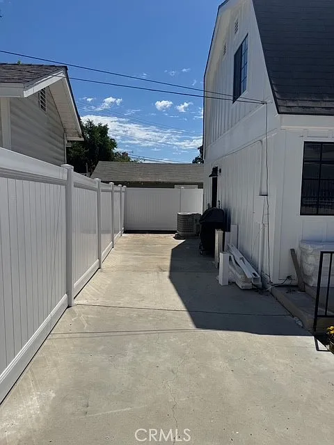 4 bed, 1704 sqft, $5,300 — Photo 2