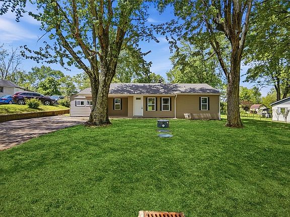 4th image of 9615 Roberts Dr
