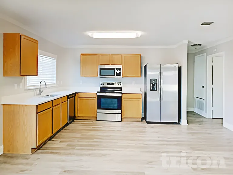 135 Jefferson Dr — Photo 6