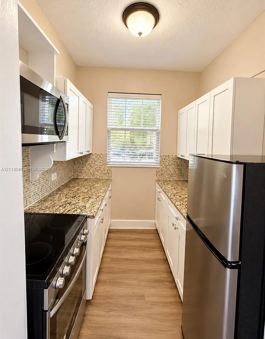 344 Mendoza Ave — Photo 2