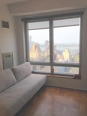 Rented by Manhattan Boutique Real Estate | media 31