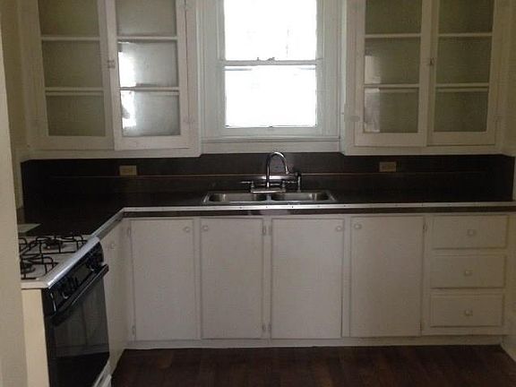 5th image of 1046 Park Dr