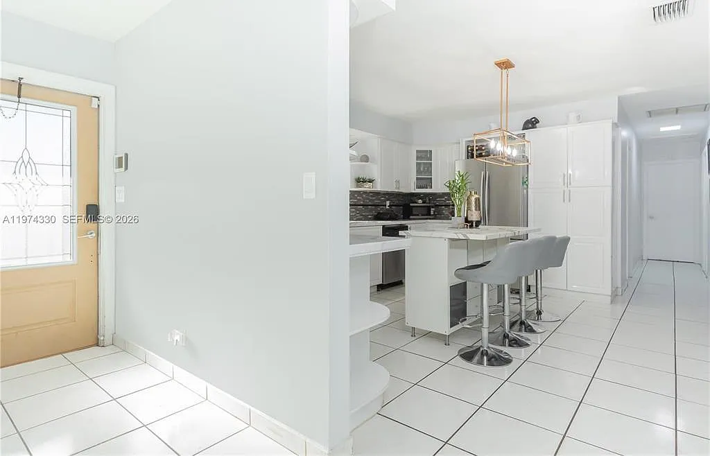 3 bed, 2.0 bath, $3,200 — Photo 3