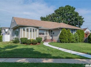 485 Farmranch Rd W, Bethpage, NY 11714