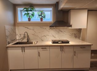2076 SW Country Hills Cir NW, Calgary, AB T3K4Z2