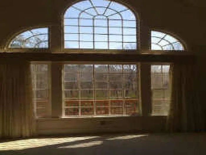 9 bed, 4.5 bath, $2,800 — Photo 2