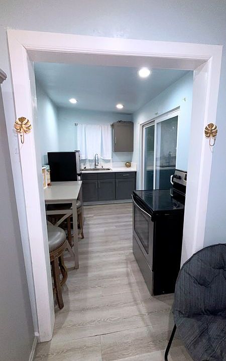 1st image of 2053 W 79th St