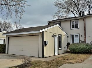 321 Colony Green Dr, Bloomingdale, IL 60108