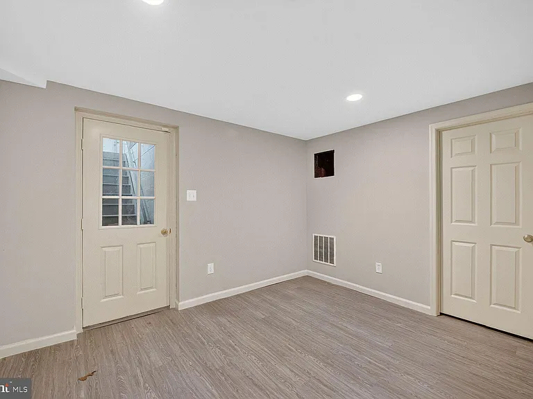 21733 Oatlands Rd — Photo 37