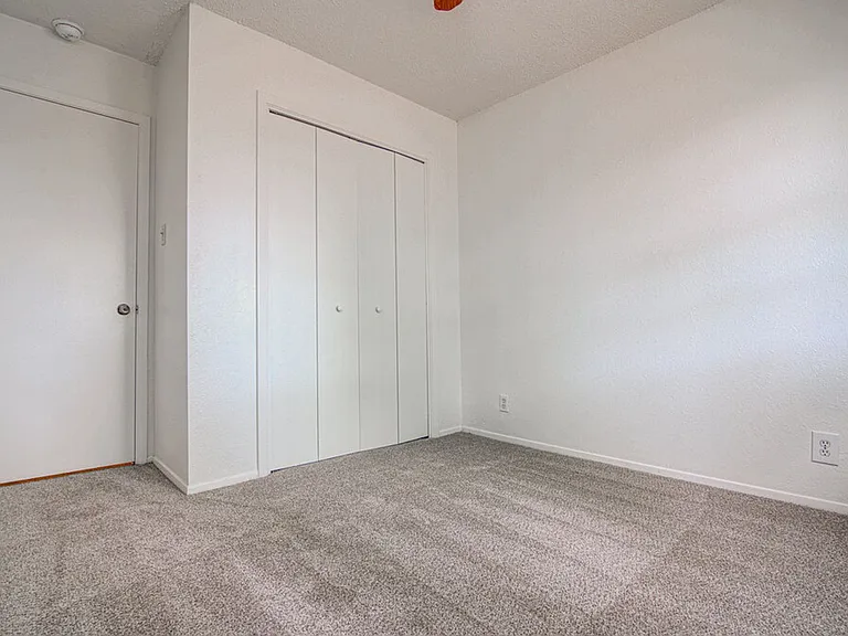 1909 Scofield Ln — Photo 10