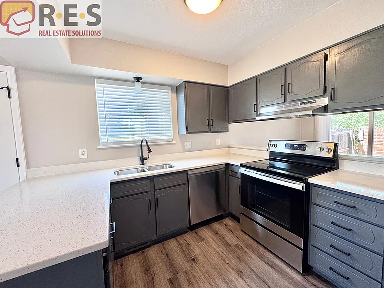 1330 Terry St — Photo 4