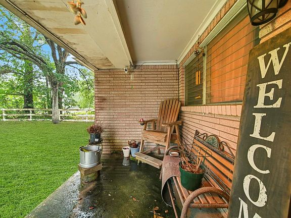 2nd image of 731 Meneley Rd