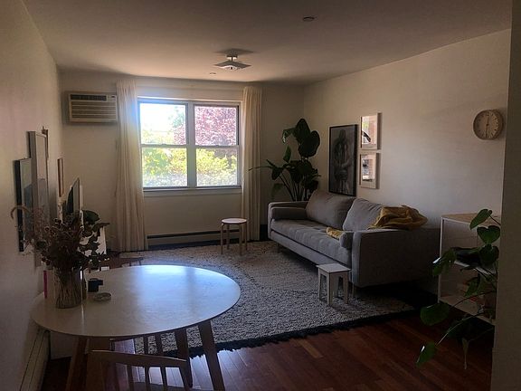 4th image of 122 Boerum St APT 2R
