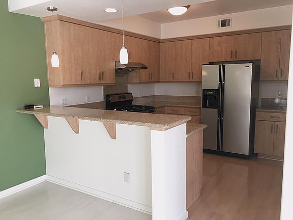 5th image of 388 E Hedding St